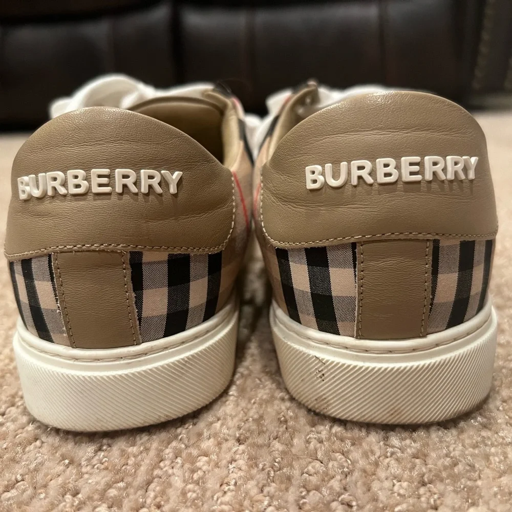 BURBERRY LOW TOP SNEAKERS - Picture 2 of 3